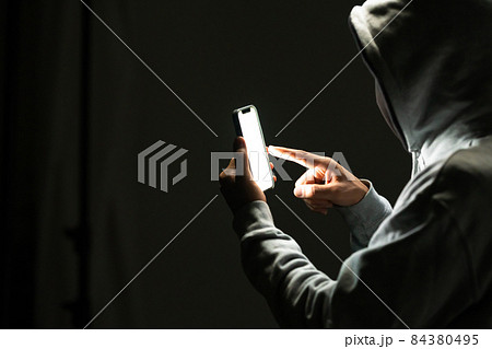 特殊詐欺　スマートフォン　犯罪 84380495