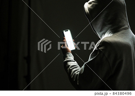 特殊詐欺　スマートフォン　犯罪 84380496