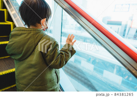 エスカレーター　こども　手　パーツ 84381265