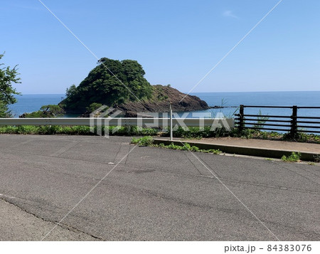 磯場と大海原の絶景 84383076