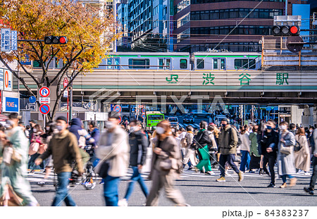 日本の東京都市景観 11月・世界を震撼させるワクチン耐性スーパー新変異株。渋谷は脅威の人流＝28日 84383237