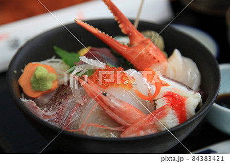 能登半島の海の幸、能登丼(海鮮丼) 能登半島の海の幸、能登丼(海鮮丼) 84383421