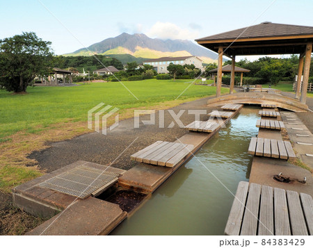 桜島溶岩なぎさ公園の足湯　鹿児島県鹿児島市桜島横山町 84383429