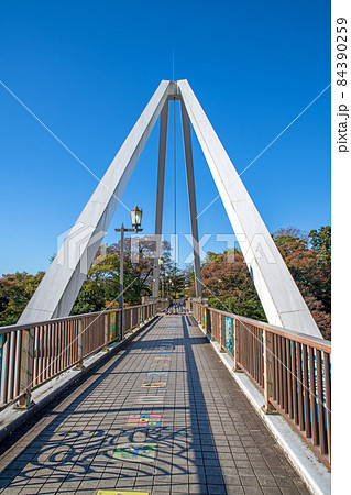 はねたき橋 高津戸峡 高津戸渓谷 紅葉はじめ 秋の風景 はねたき橋 高津戸峡 高津戸渓谷 紅葉はじめ 秋の風景 84390259
