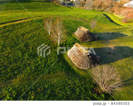 晩秋の北海道伊達市で世界遺産北黄金貝塚の風景を空撮 84390303