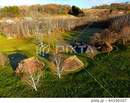 晩秋の北海道伊達市で世界遺産北黄金貝塚の風景を空撮 晩秋の北海道伊達市で世界遺産北黄金貝塚の風景を空撮 84390307