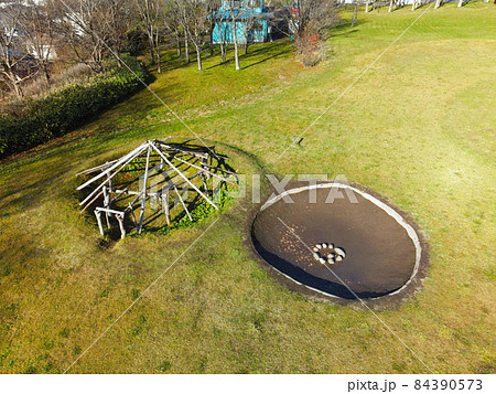 晩秋の北海道洞爺湖町で世界遺産入江貝塚の風景を空撮 晩秋の北海道洞爺湖町で世界遺産入江貝塚の風景を空撮 84390573