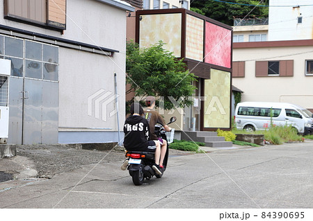 離島におけるノーヘル慣習 離島におけるノーヘル慣習 84390695