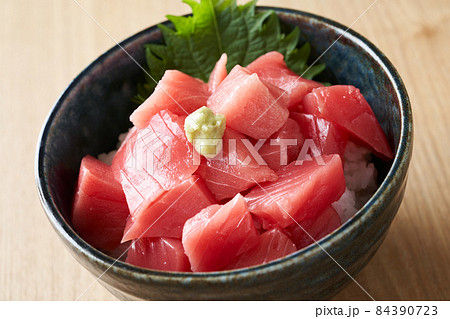 本鮪のぶつ切り丼 84390723