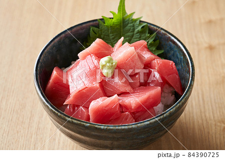 本鮪のぶつ切り丼 84390725