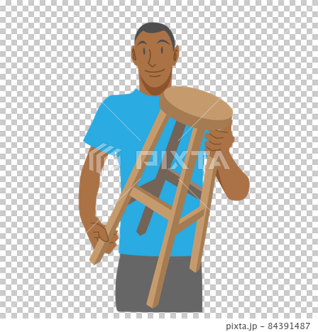 手作りの椅子を持ち微笑む黒人男性 84391487