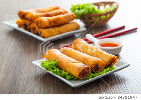 Popiah, deep fried spring rolls 84391947