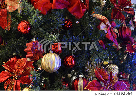 クリスマスツリー　クリスマスツリーのデコレーション　クリスマス 84392064