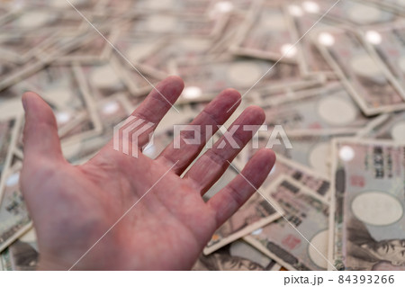お金が欲しい 84393266