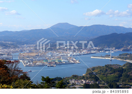 気仙沼大島の亀山展望台から見る気仙沼湾と気仙沼湾横断橋（かなえおおはし）　　宮城県気仙沼市 84395893