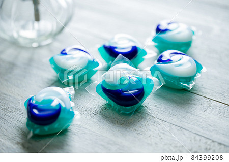 ジェルボール 洗濯洗剤の写真素材 ジェルボール 洗濯洗剤の写真素材 84399208
