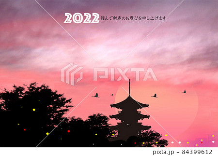 年賀状イラスト,初日出の寺と赤い空 84399612