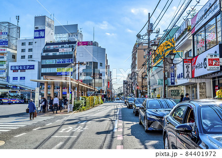 横浜の都市風景　鶴見駅　豊岡通り 84401972