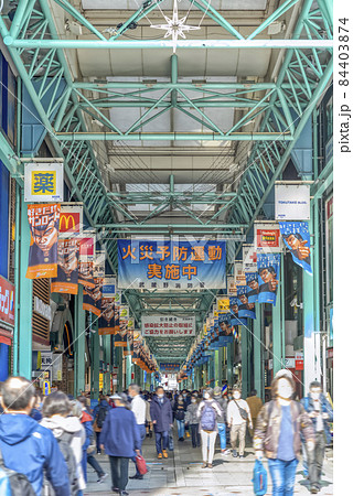 東京の都市風景　吉祥寺駅 84403874