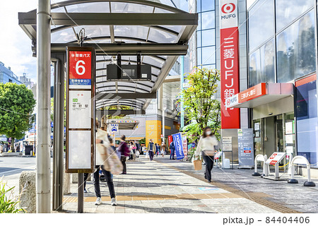 東京の都市風景　吉祥寺駅 84404406