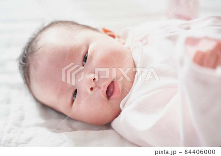 赤ちゃんのポートレート 自然光 赤ちゃんのポートレート 自然光 84406000