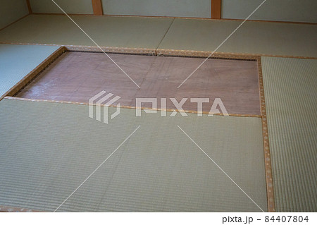 畳の表替えの様子 畳の表替えの様子 84407804