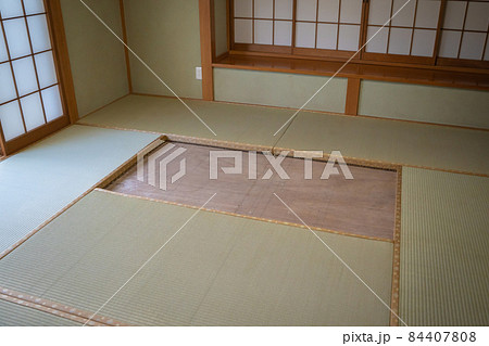 畳の表替えの様子 畳の表替えの様子 84407808