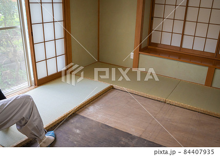 畳の表替えの様子 畳の表替えの様子 84407935