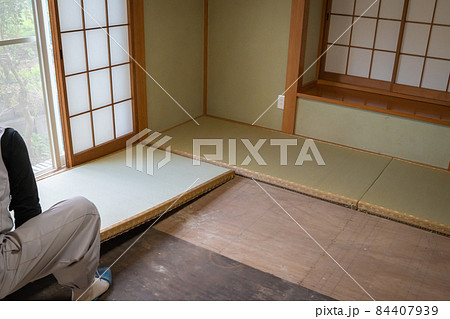 畳の表替えの様子 畳の表替えの様子 84407939