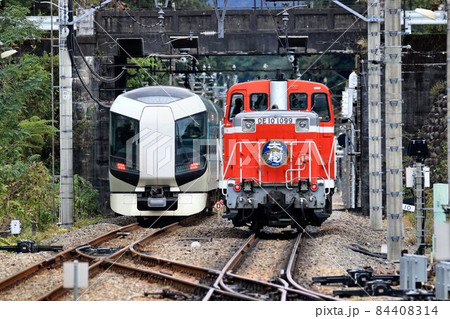 昭和生まれと平成生まれ…DL大樹・DE10とリバティ・500系 鬼怒川温泉駅 昭和生まれと平成生まれ…DL大樹・DE10とリバティ・500系 鬼怒川温泉駅 84408314