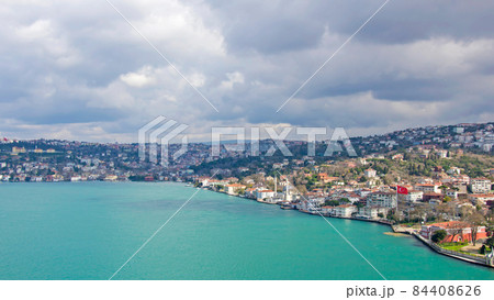 View of the Golden Horn Bay, the old city and Muslim mosques against the blue cloudless sky at sunset. Golden hour. Navigation. Turkey. Istanbul View of the Golden Horn Bay, the old city and Muslim mosques against the blue cloudless sky at sunset. Golden hour. Navigation. Turkey. Istanbul 84408626