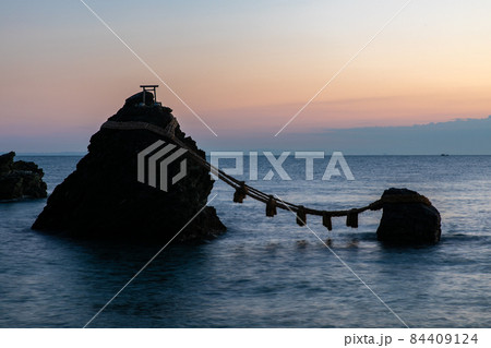 伊勢の夫婦岩 84409124