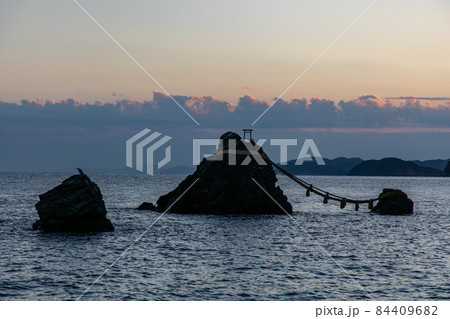 伊勢の夫婦岩 84409682