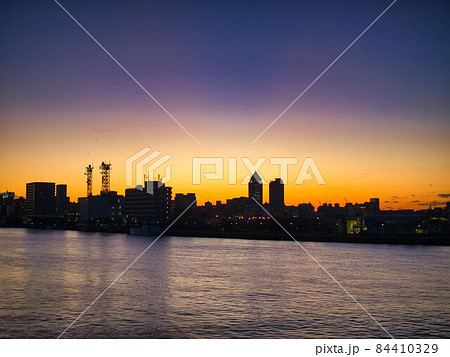 新潟市   朱鷺メッセからの夕景 84410329