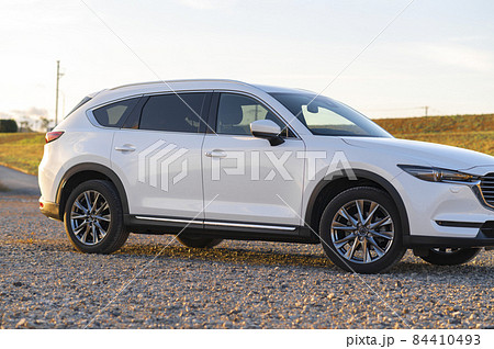 クルマ　SUV 84410493