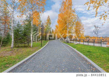 Path in the mountain city park at autumn evening. 84410851