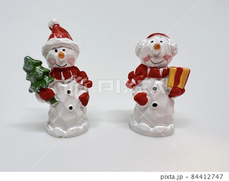 可愛い雪だるまの人形 冬 クリスマス ウィンターシーズンイメージ の写真素材