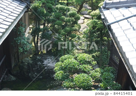 北国街道安藤家の2階から見下ろす古翠園 北国街道安藤家の2階から見下ろす古翠園 84415401