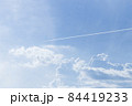夏空と突き抜ける飛行機雲 夏空と突き抜ける飛行機雲 84419233