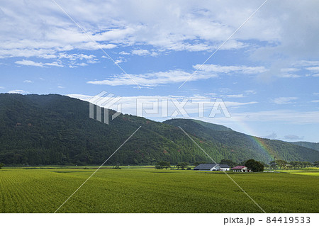 虹の架かり始めた日本風景 虹の架かり始めた日本風景 84419533