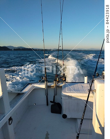 オフショアジギング移動中 84423918