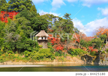 【愛媛県】紅葉の臥龍山荘 84425180
