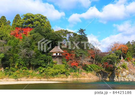 【愛媛県】紅葉の臥龍山荘 84425186