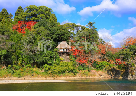 【愛媛県】紅葉の臥龍山荘 84425194