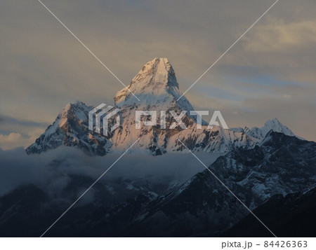 Famous mountain Ama Dablam ar sunset. 84426363