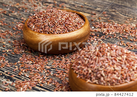 raw uncooked red rice, unpeeled 84427412