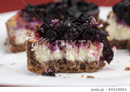 shortbread tartlet stuffed with fresh currant 84429064