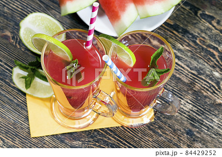 homemade watermelon juice made in the summer or autumn season 84429252