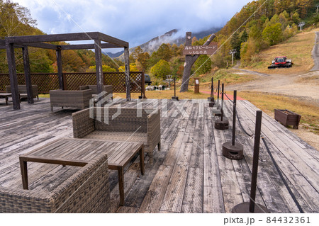 長野県阿智村　ウッドデッキとソファのあるヘブンスそのはらのセンターハウス 84432361
