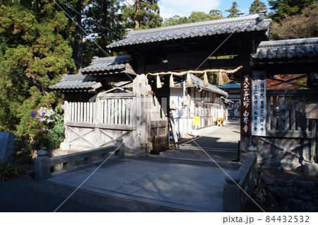 四国霊場第81番札所 白峯寺 七棟門(香川県坂出市) 四国霊場第81番札所 白峯寺 七棟門(香川県坂出市) 84432532